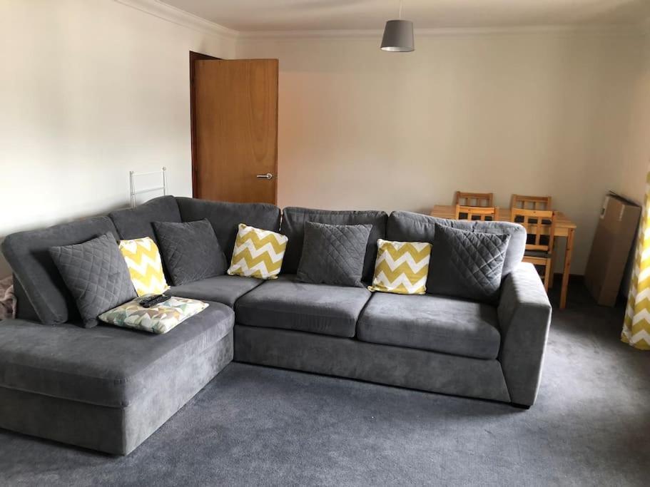 Nevis Apartment Located In Fort William Centre ภายนอก รูปภาพ
